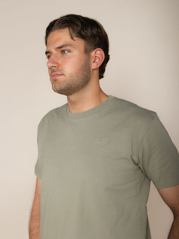 BERKN Original T-shirt Eucalyptus – detail borstlogo