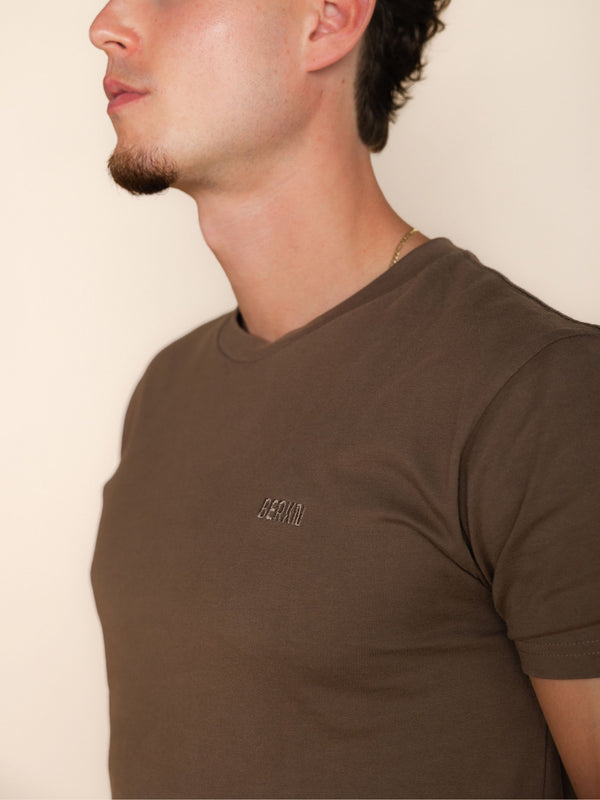 BERKN Original T-shirt Walnut – detail borstlogo