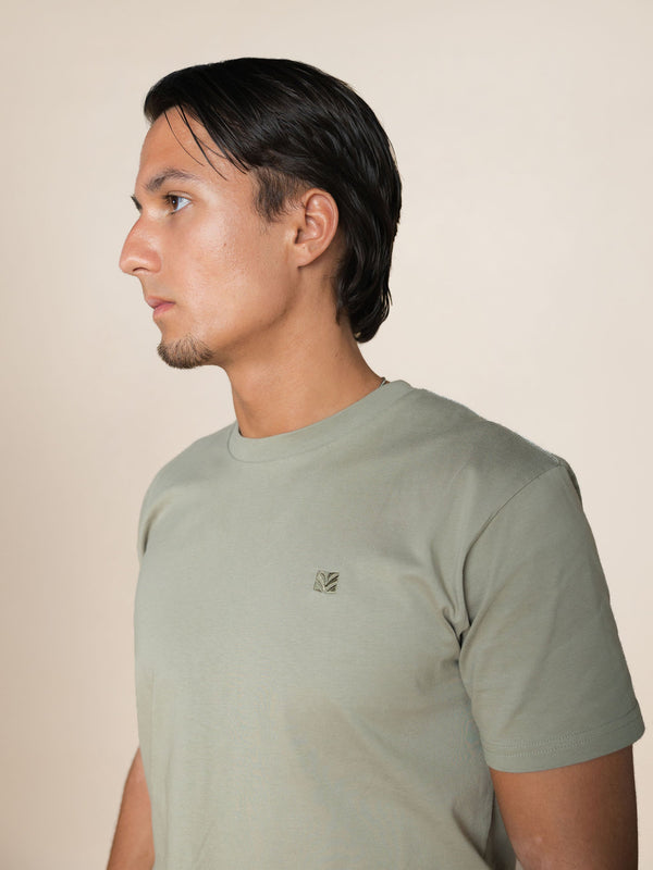 BERKN Signature T-shirt Eucalyptus – detail geborduurd borstlogo